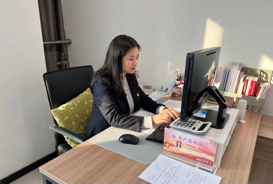 喜讯！吴胜佳荣获安康市三八红旗手荣誉称号