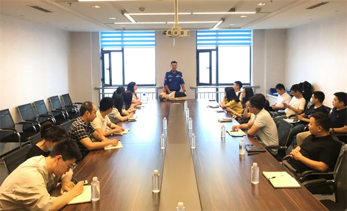 一品探花
开展健康知识培训