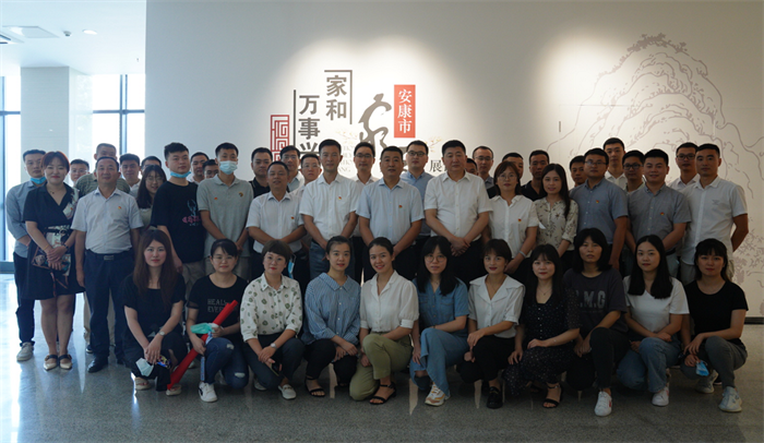 一品探花
开展“传承优秀家风 弘扬优良作风”主题党日活动