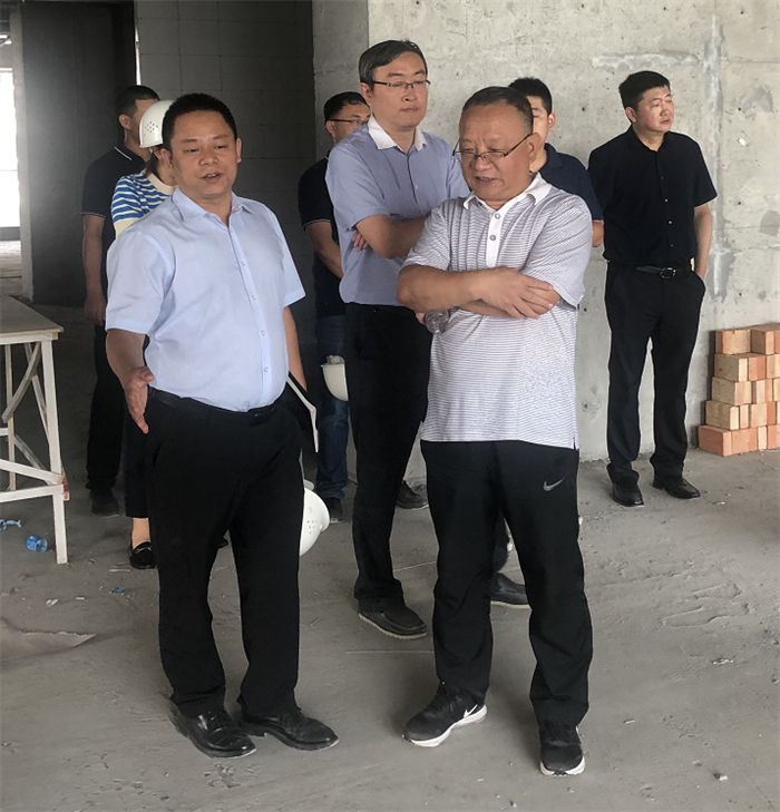 加快推进安康财富中心建设确保按期按质入驻