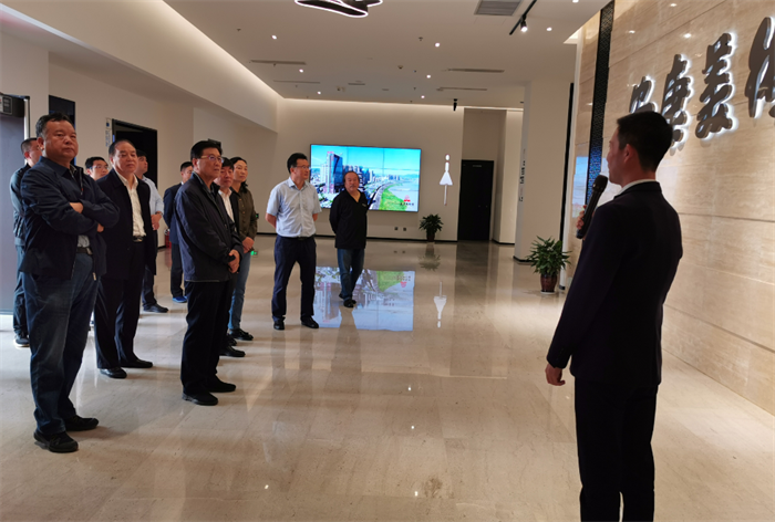 全国政协农业和农村委员会副主任马中平一行来安康美术馆调研指导工作