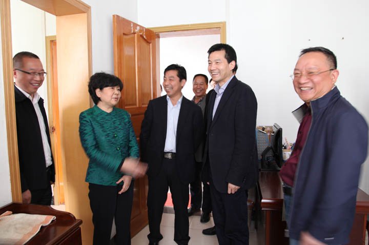 陕西省委常委、省委秘书长刘小燕来安康市发展投资集团公司考察调研金融生态创新工作