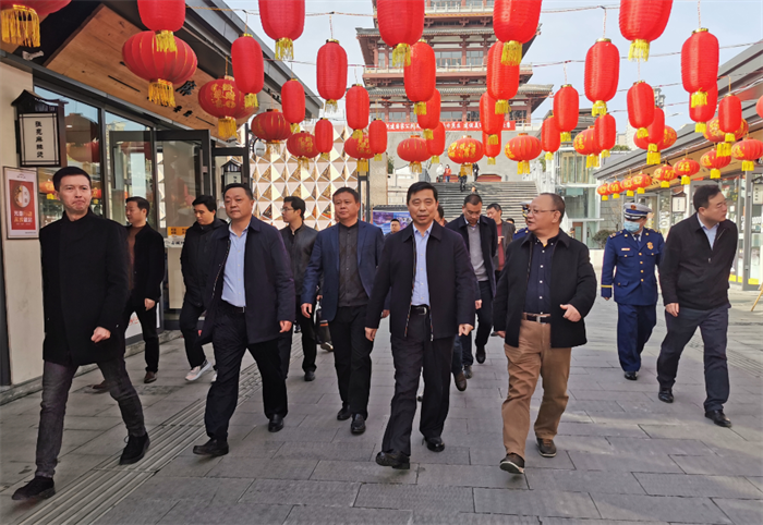 【要闻】副市长何邦军调研西城坊建设运营情况