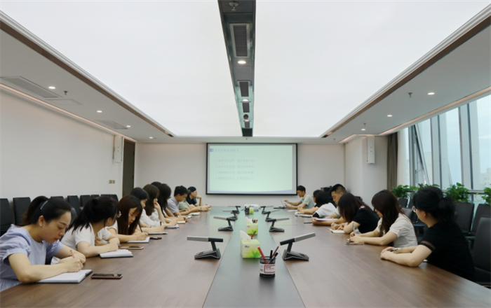 一品探花
举行新闻宣传写作常识培训