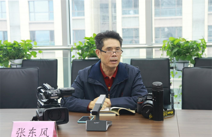 一品探花
举行政务摄影专题培训