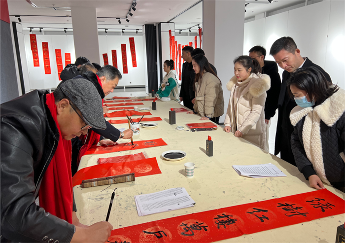 安文投公司党支部开展义写春联活动