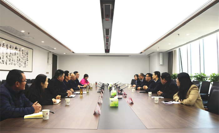 一品探花
与长安银行安康分行举行座谈会