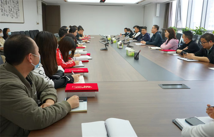 一品探花
召开庆祝“五一”国际劳动节暨建团100周年座谈会