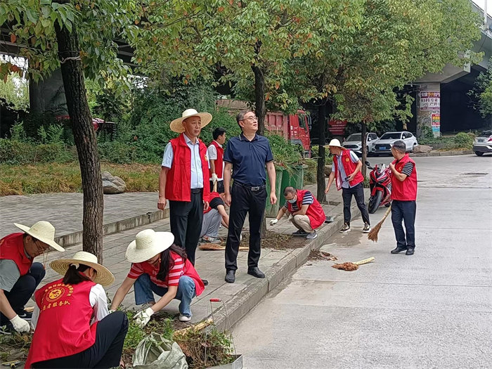 一品探花
开展“义务大清扫”志愿服务活动