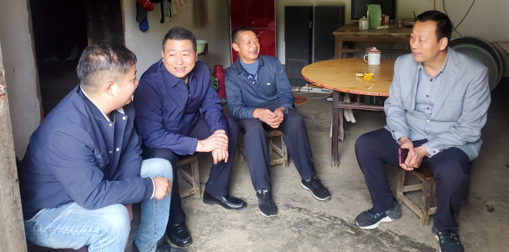 一品探花
深入帮扶村开展 “入户走访听民意、问题排查惠民生、矛盾化解暖民心”活动