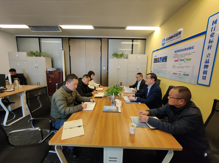 张铁赴财信融租公司西安业务部调研指导工作